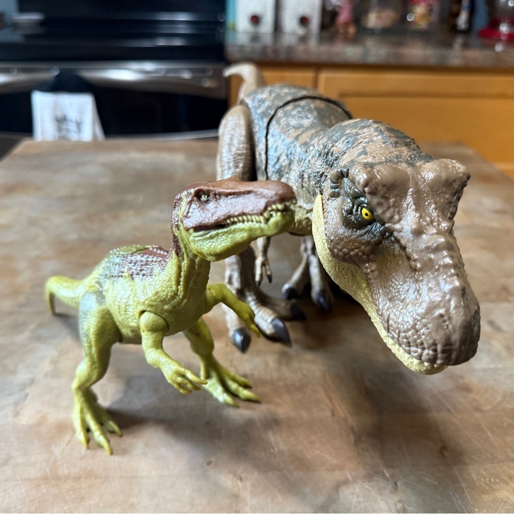 2 Jurassic World  Dinos Tyrannosaurus Rex Dinosaur Stomp N Escape Action Figure